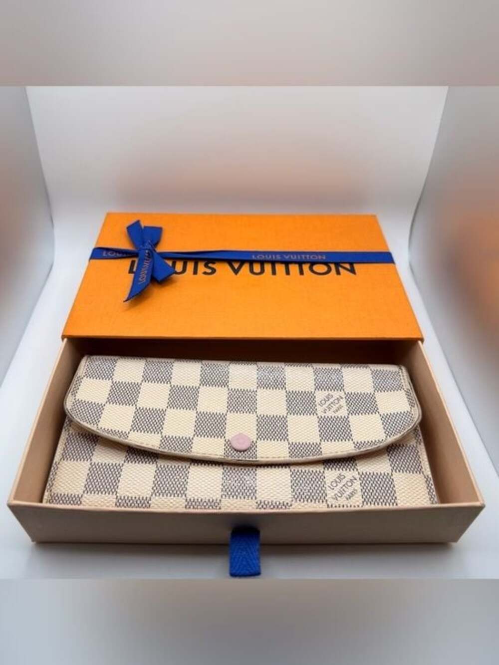 Louis Vuitton Damier Azur Emilie Wallet
Rose Ballerine - Picture 2 of 15